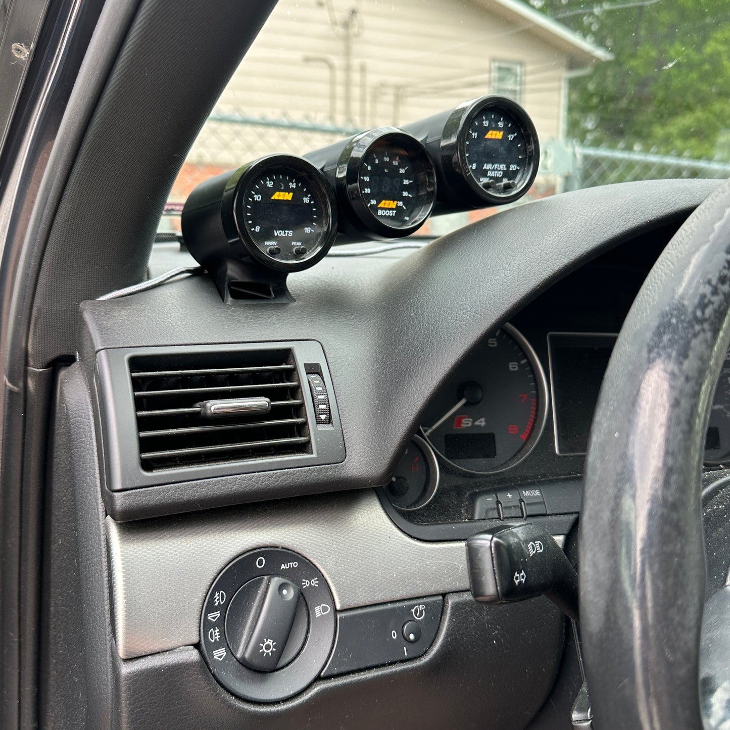 Triple gauge pod mount for Audi A4, S4 2002-2008 functional defrost vent