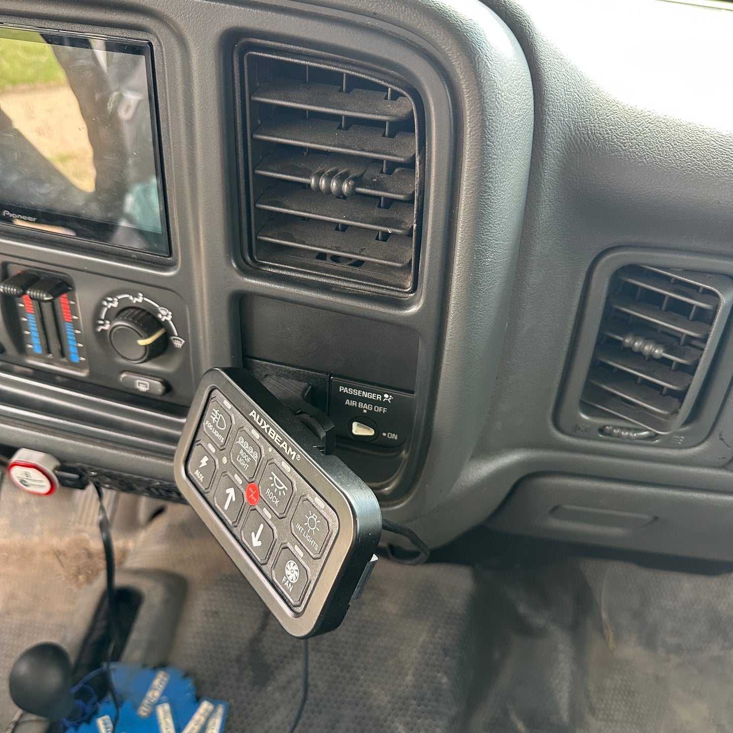 Auxbeam mount for 1999-2007 Silverado Sierra 6 or 8 Gang fits Tahoe (Button)