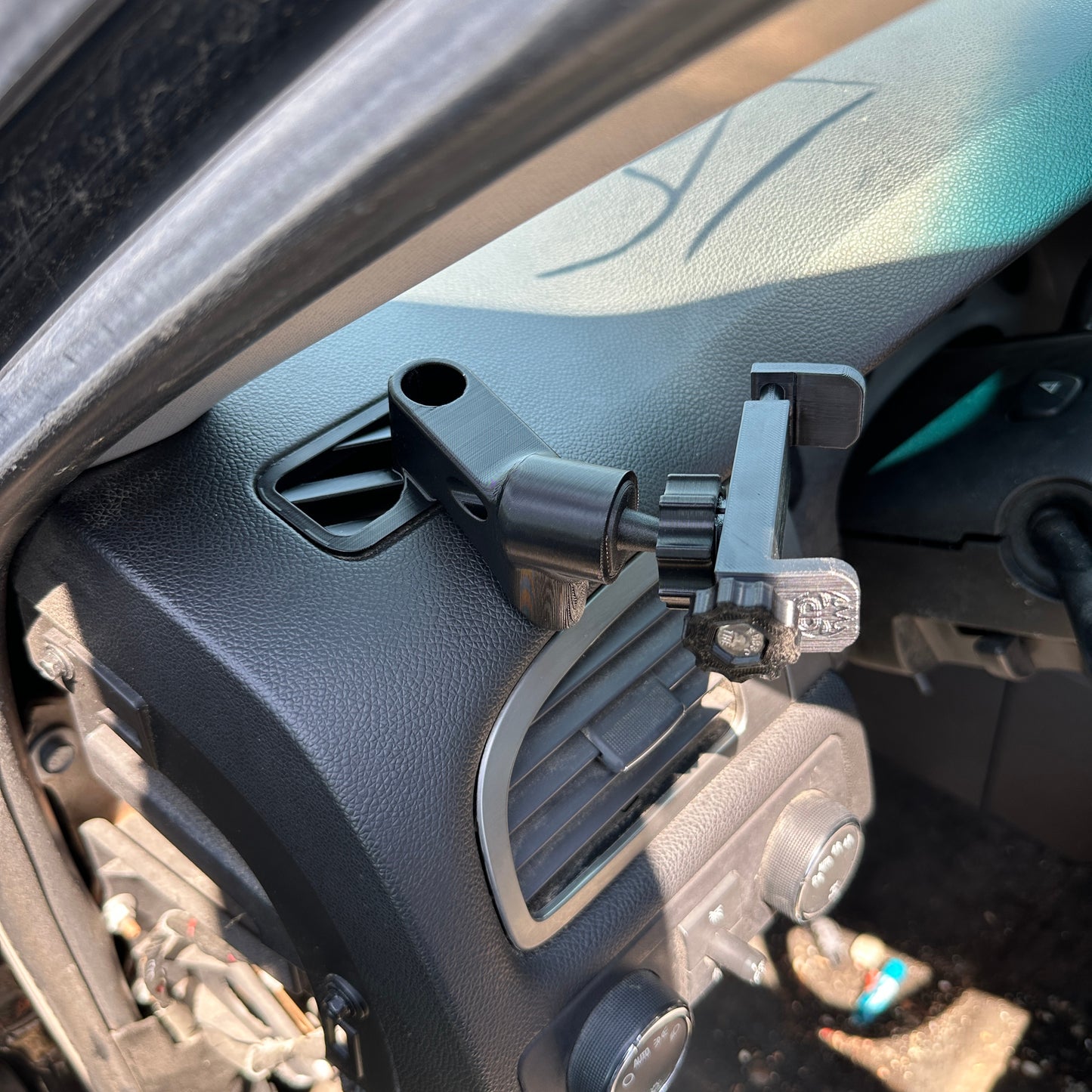Custom Phone mount for 2007-2014 Tahoe Yukon Avalanche Silverado Sierra vent