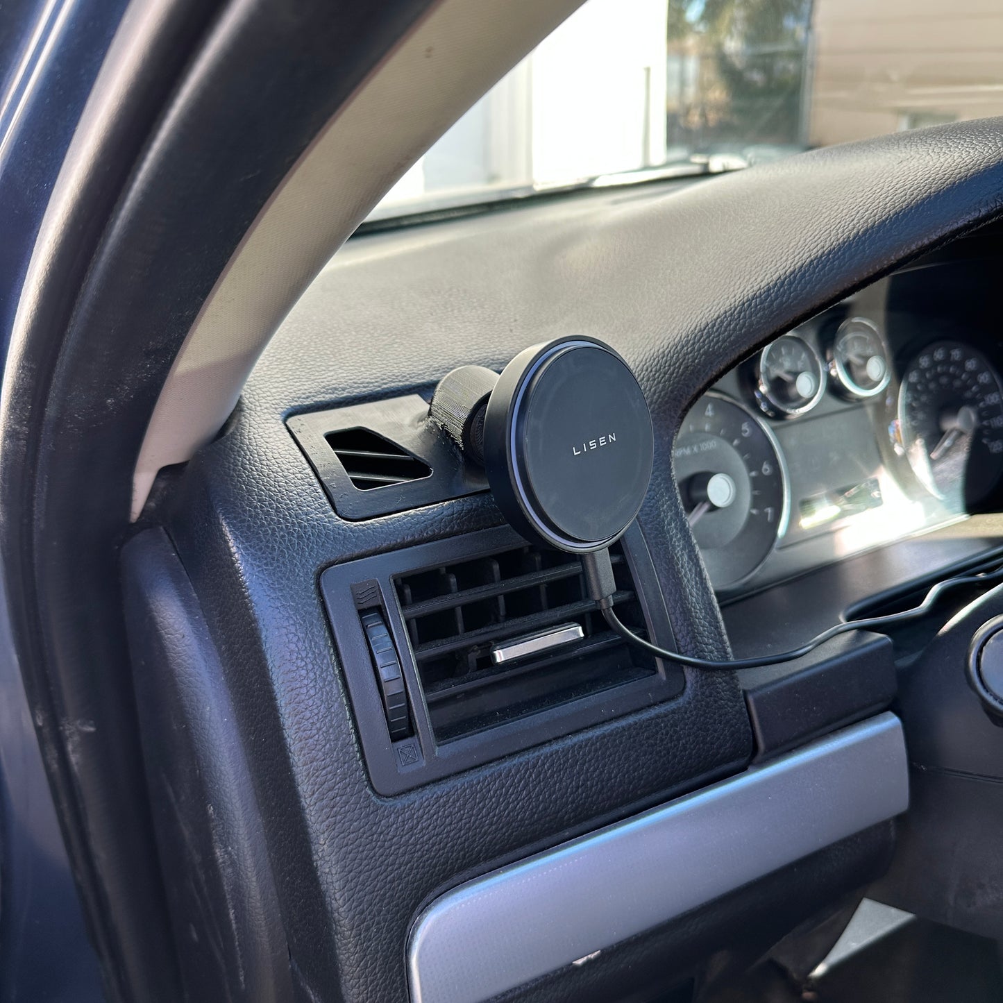 Custom phone mount for 2006-2009 Ford Fusion Milan functional vent