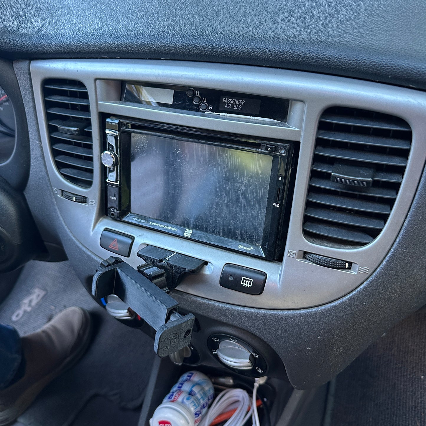 Custom phone mount for 2006-2011 Kia Rio Card slot