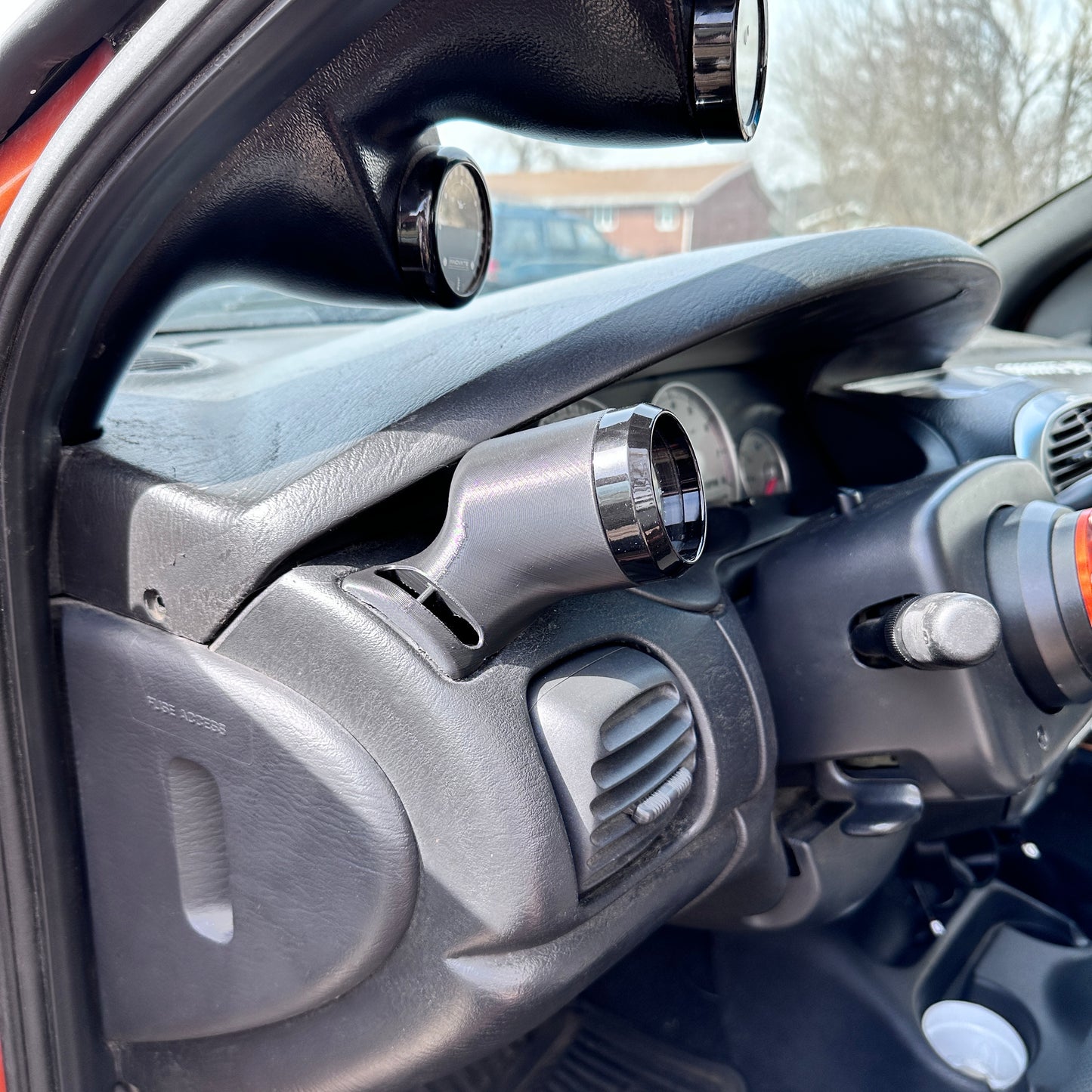 Single gauge pod mount for 2000-2005 Neon SRT4 functional defrost vent