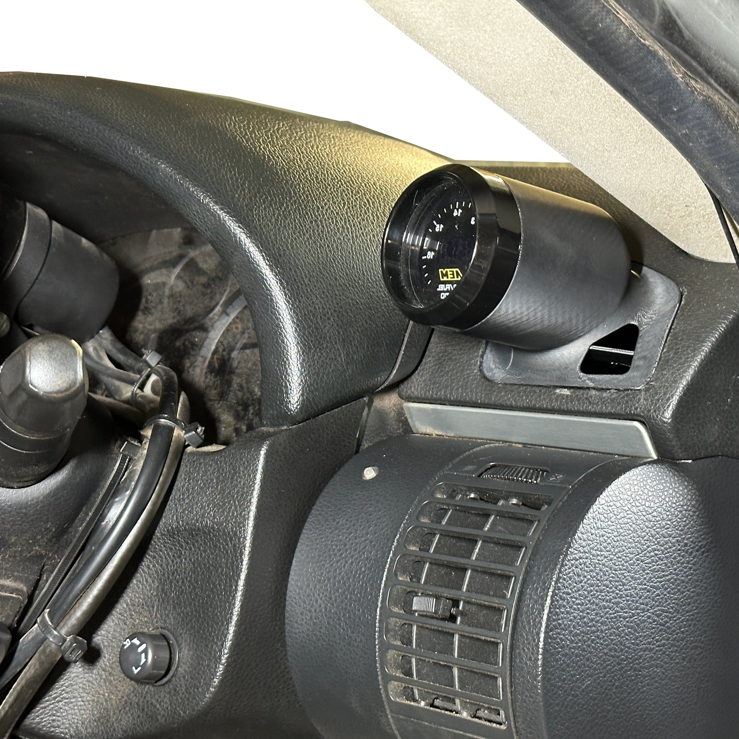 Single gauge pod mount for 2006-2007 G35 functional defrost vent (Facelift)