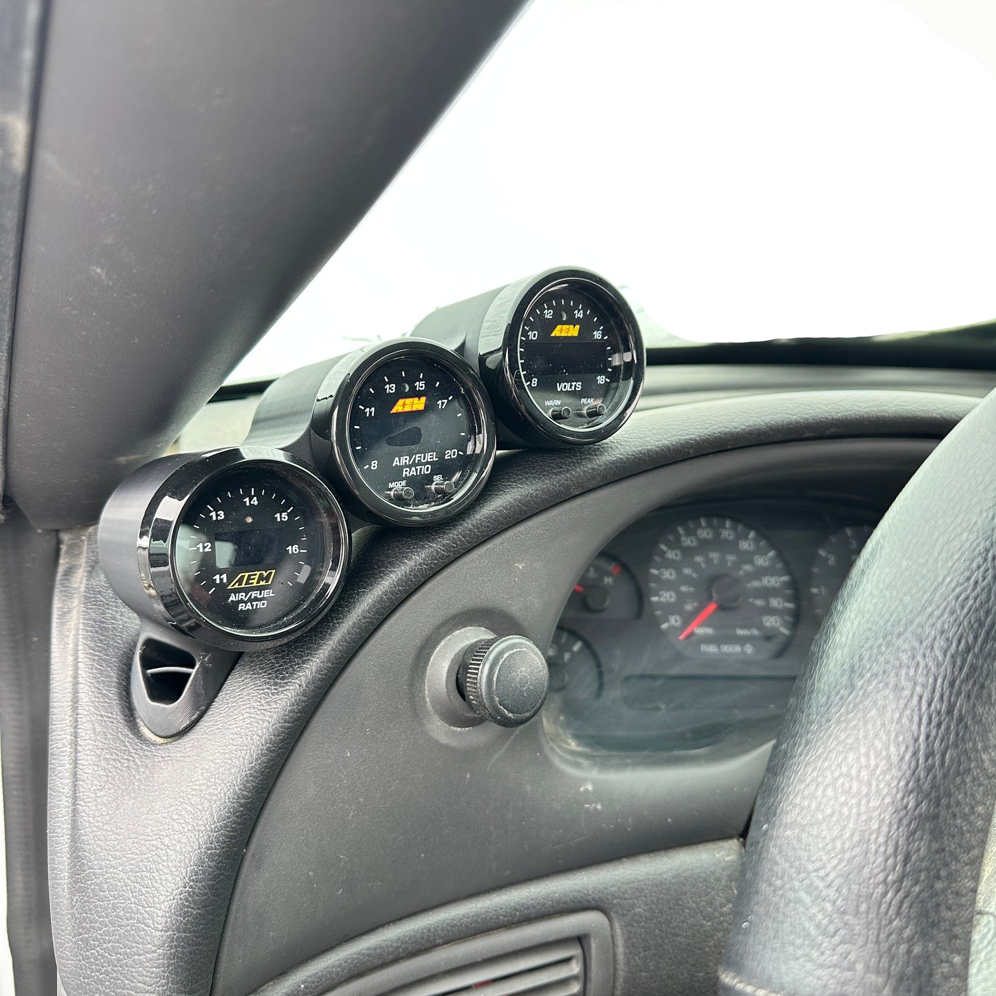 Triple gauge pod mount for 1994-2004 Mustang functional defrost vent