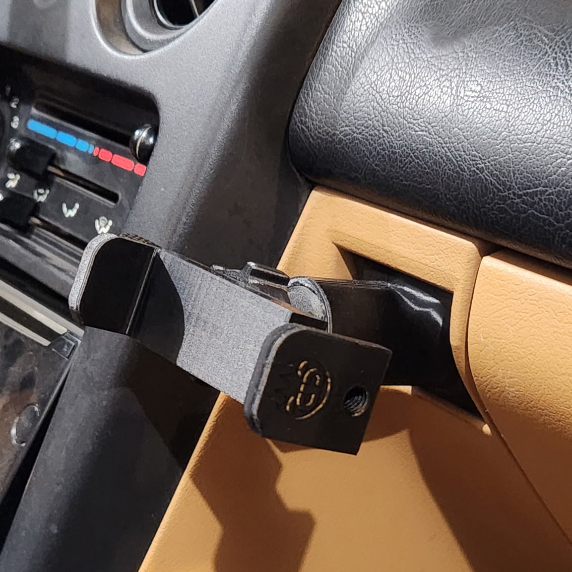 Phone mount for 1990-1997 Mazda Miata Dash light slot NA