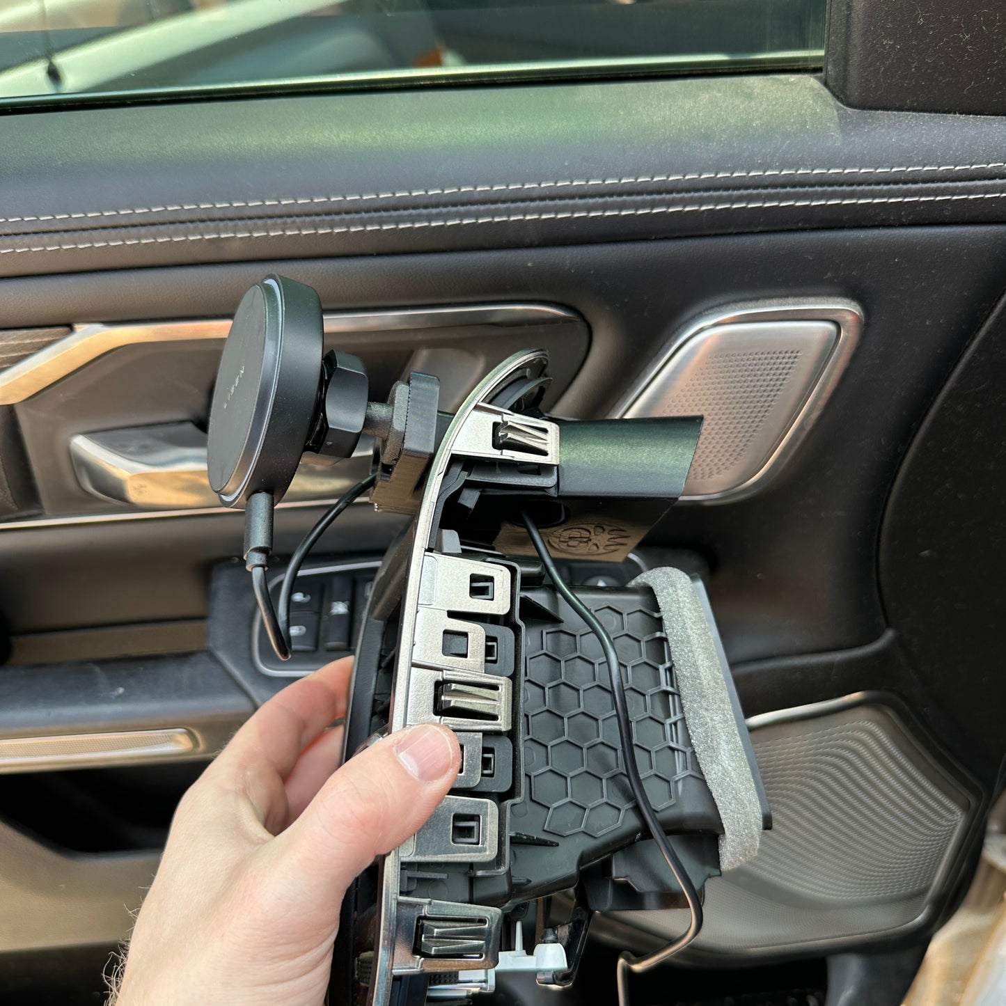 Custom phone mount for 2019-2025 Ram defrost vent 52mm