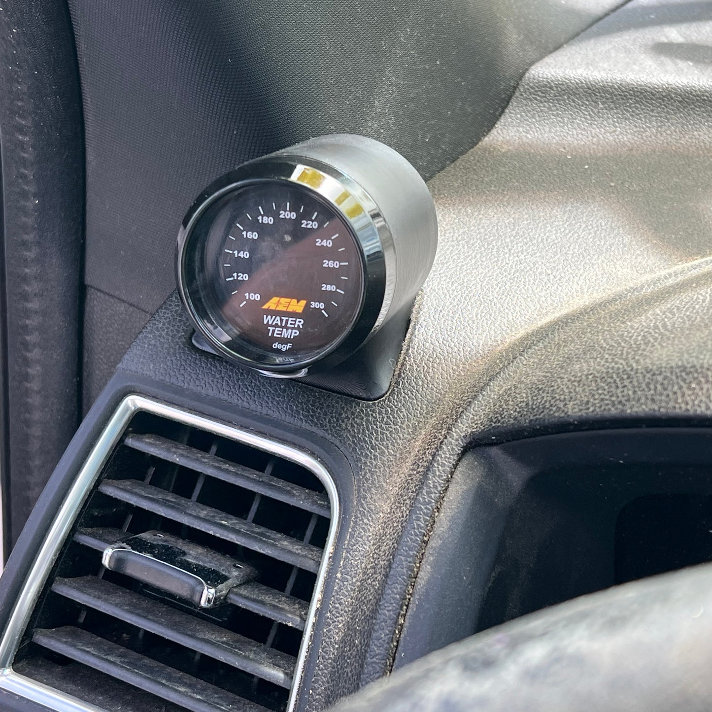 Gauge pod mount for 2011-2019 Ford Explorer functional defrost vent
