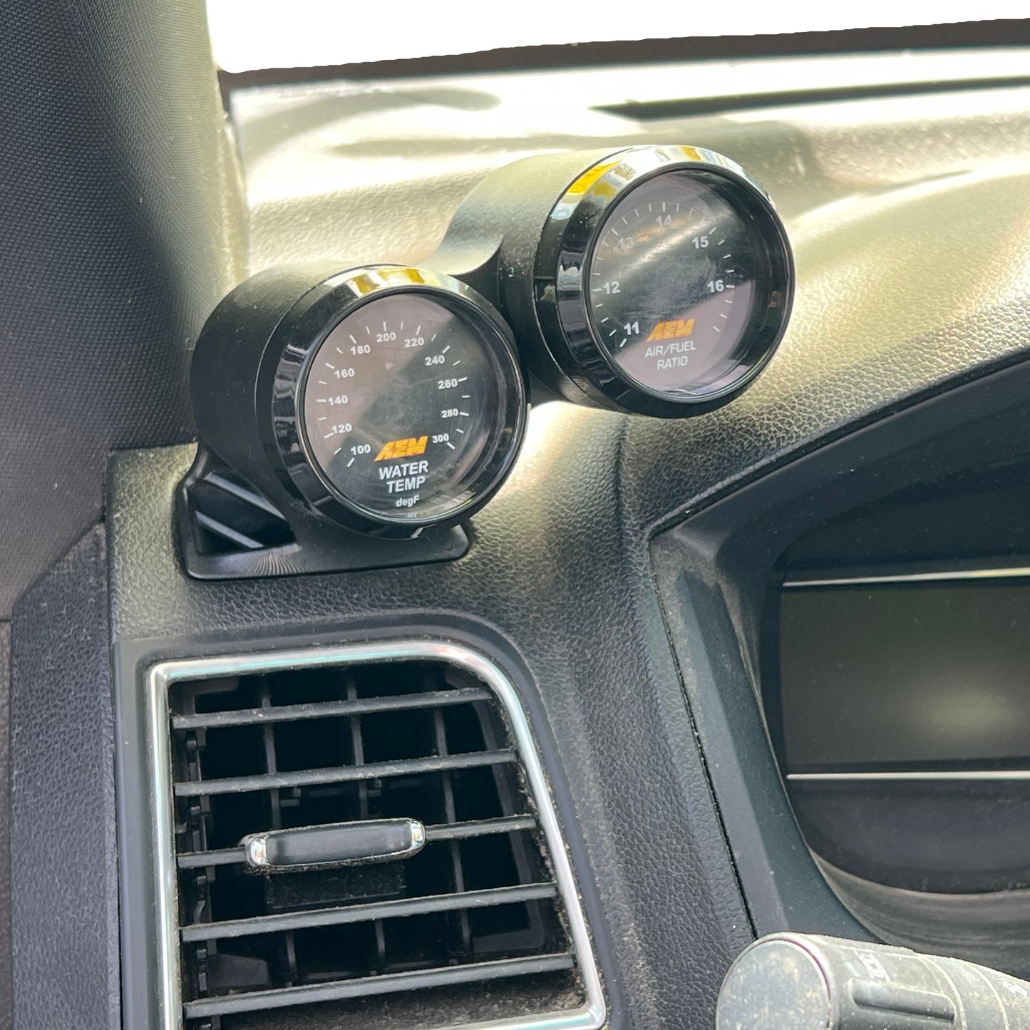Dual gauge pod mount for 2011-2019 Ford Explorer functional defrost vent