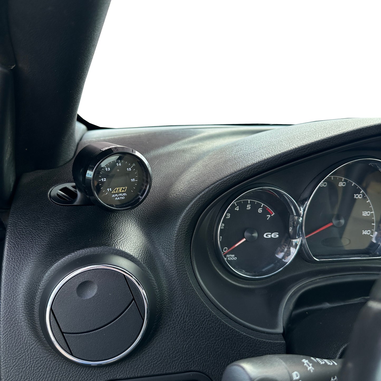 Single gauge pod mount for 2005-2010 Pontiac G6 defrost vent