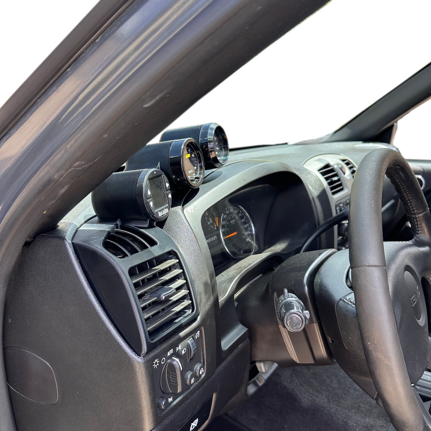 Triple gauge pod mount for 2004-2012 Colorado, Canyon driver vent bezel