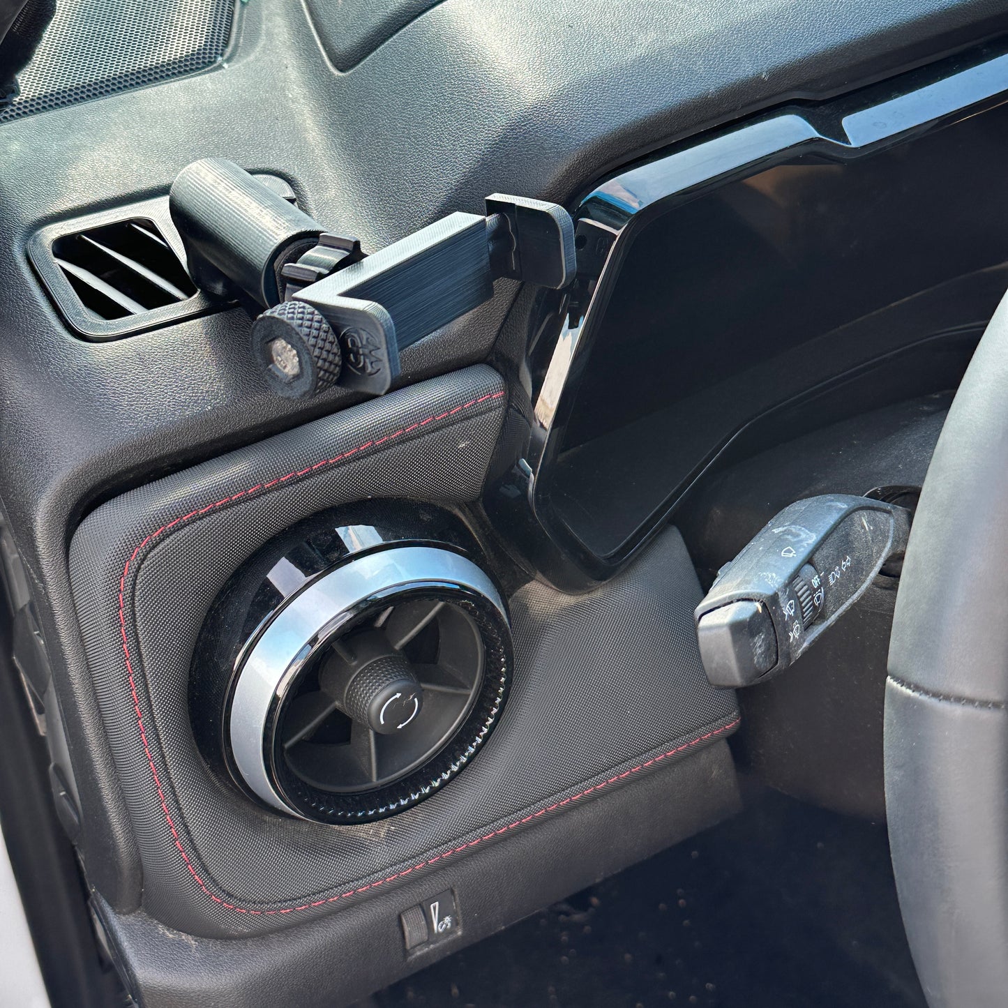 Custom phone mount for 2023-2026 Colorado GMC Canyon functional vent holder