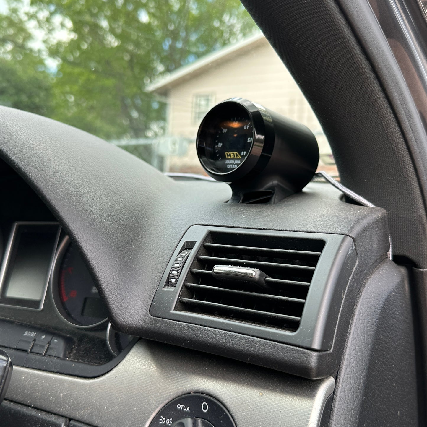 Single gauge pod mount for Audi A4, S4 2002-2008 functional defrost vent