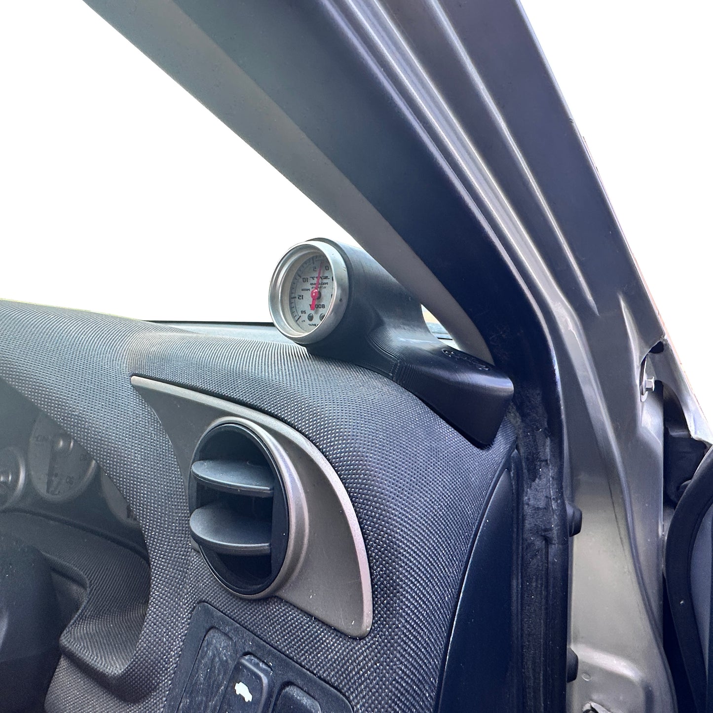 Single gauge pod mount for 2002-2006 Acura RSX Replaces defrost vent cover