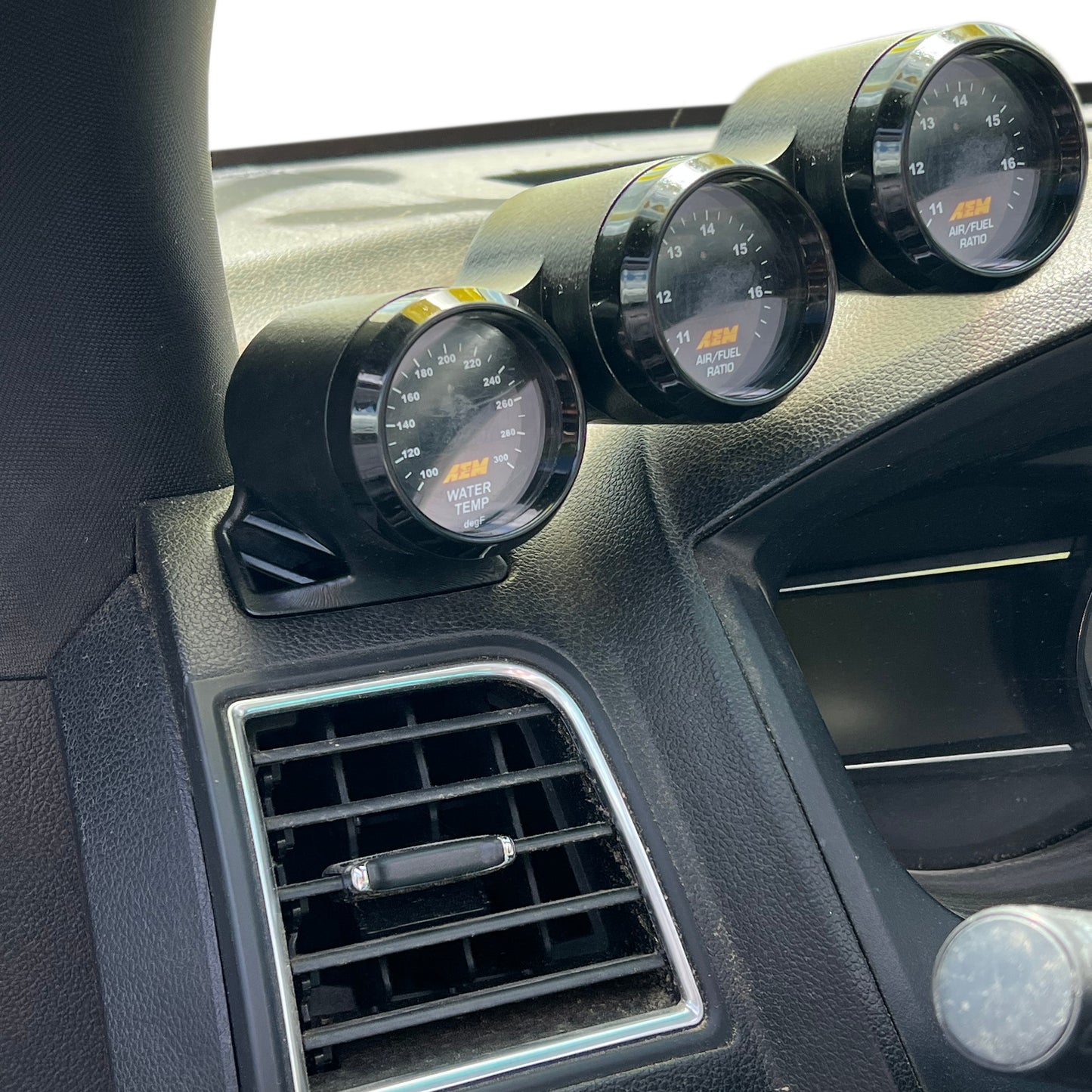 Triple gauge pod mount for 2011-2019 Ford Explorer functional defrost vent